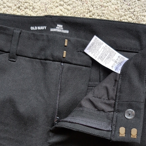 Old Navy Women's Classic Black Pixie Pants - Picture 2 of 5